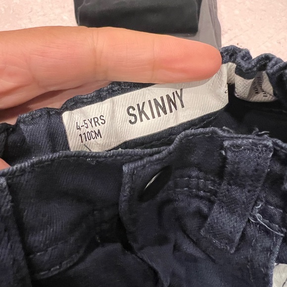 Skinny jeans. Age 4-5 Brand: Primark - H&M - Picture 2 of 3